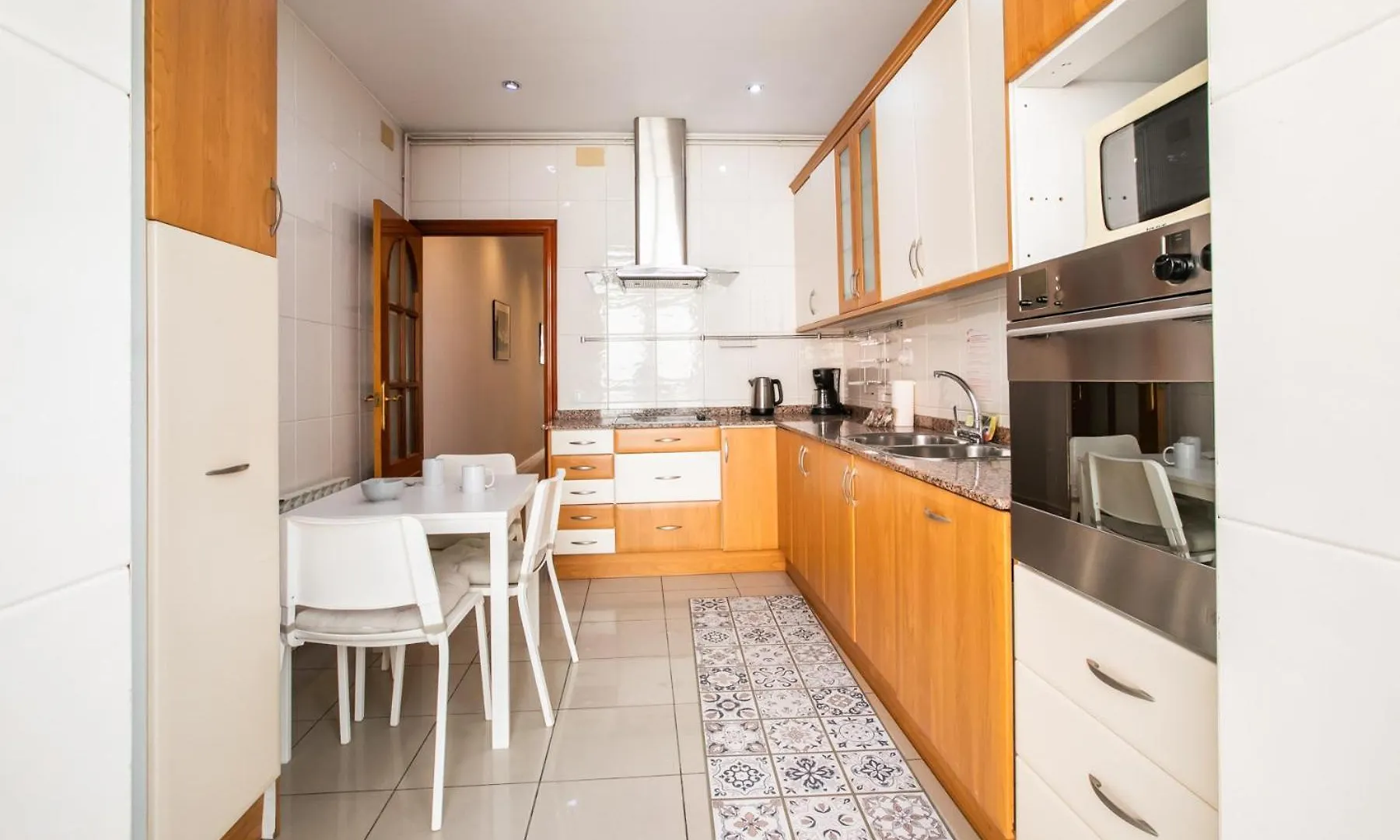 42Ara1026 - Spacious Apartment In Eixample Barcelona