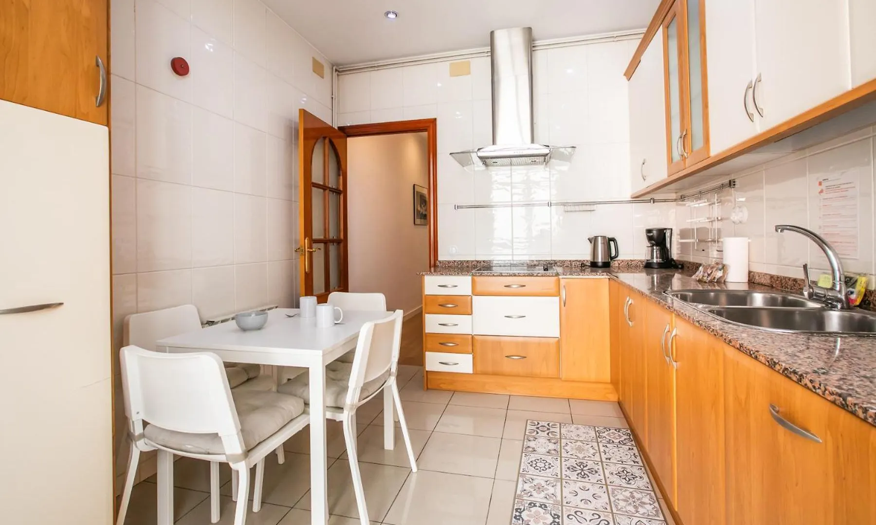 42Ara1026 - Spacious Apartment In Eixample Barcelona