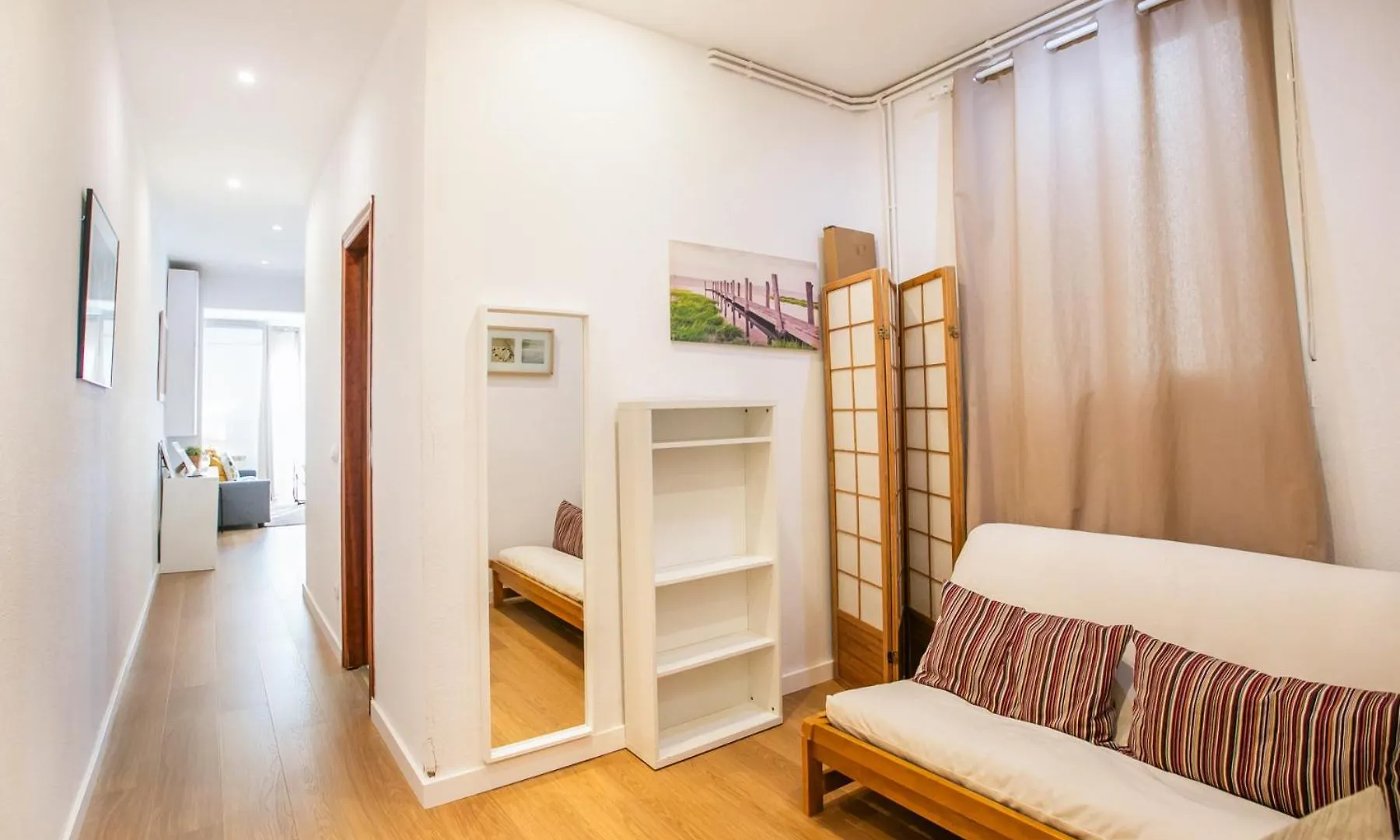 42Ara1026 - Spacious Apartment In Eixample Barcelona