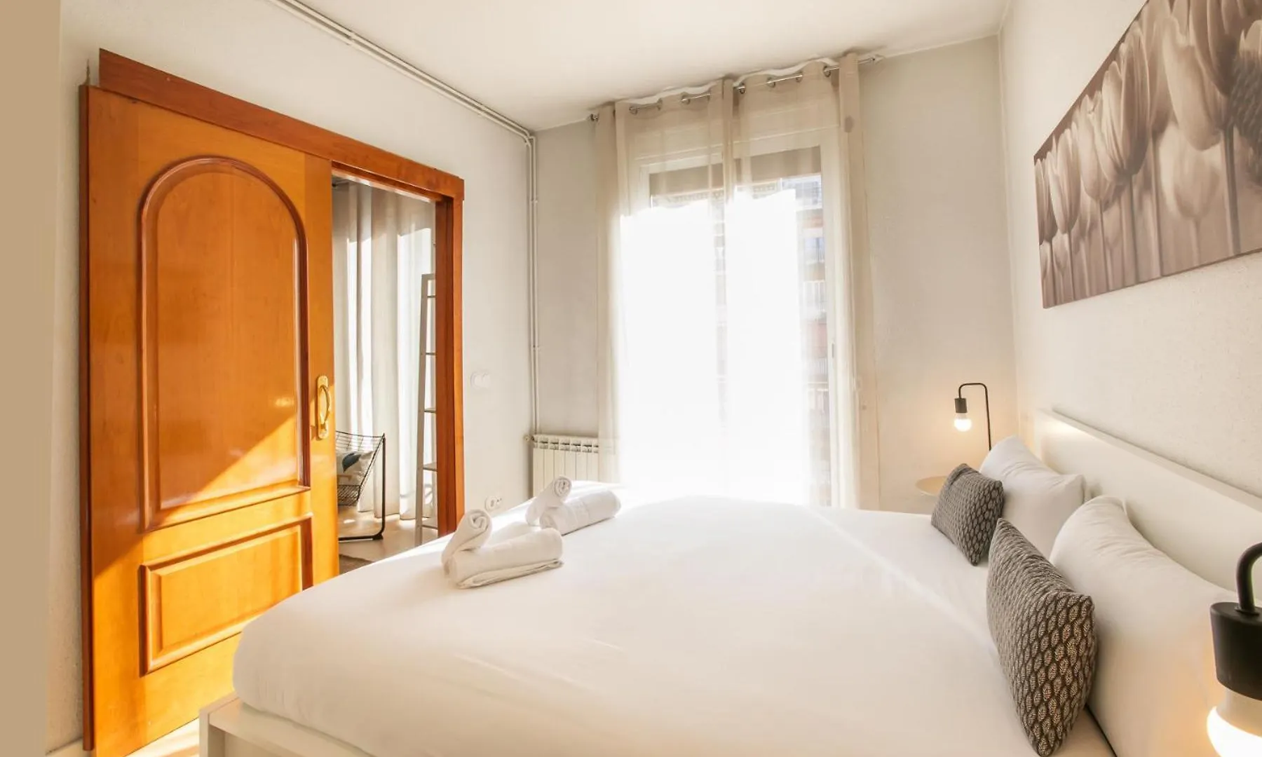 42Ara1026 - Spacious Apartment In Eixample Barcelona