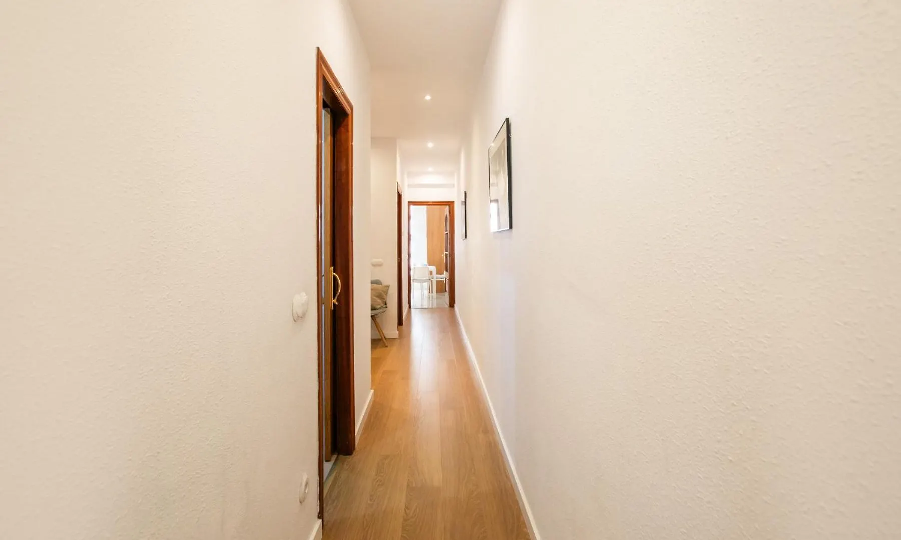 42Ara1026 - Spacious Apartment In Eixample Barcelona