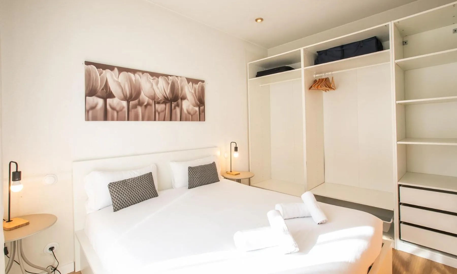 42Ara1026 - Spacious Apartment In Eixample Barcelona