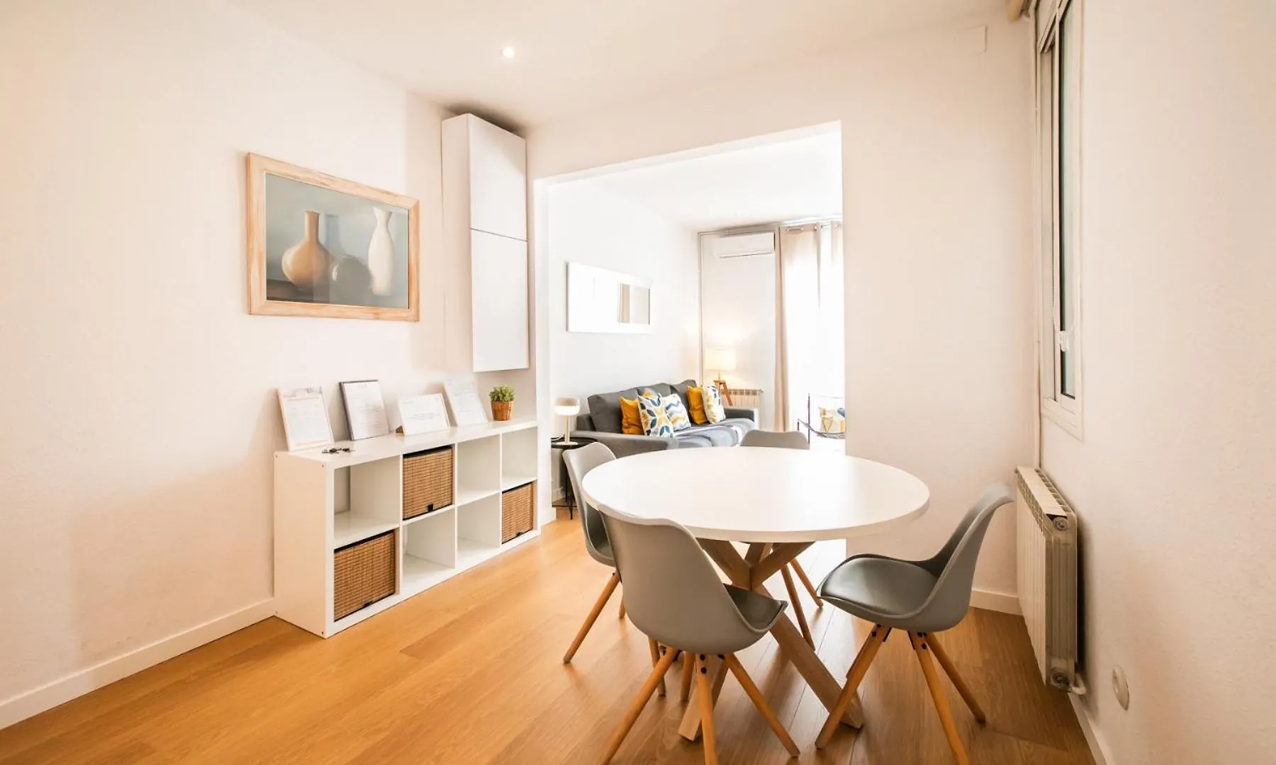 42Ara1026 - Spacious Apartment In Eixample Barcelona